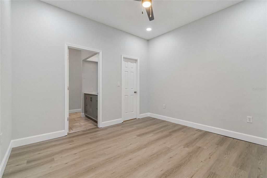 На продажу: $649,900 (3 спален, 3 ванн, 2048 Квадратных фут)