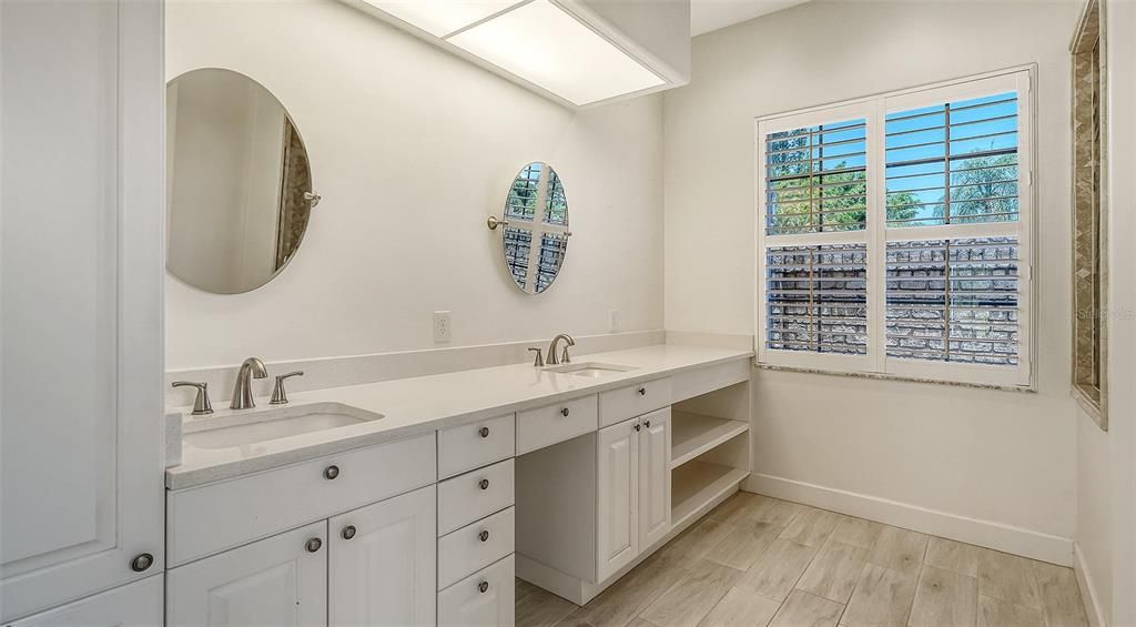En Venta: $775,000 (4 camas, 3 baños, 2623 Pies cuadrados)