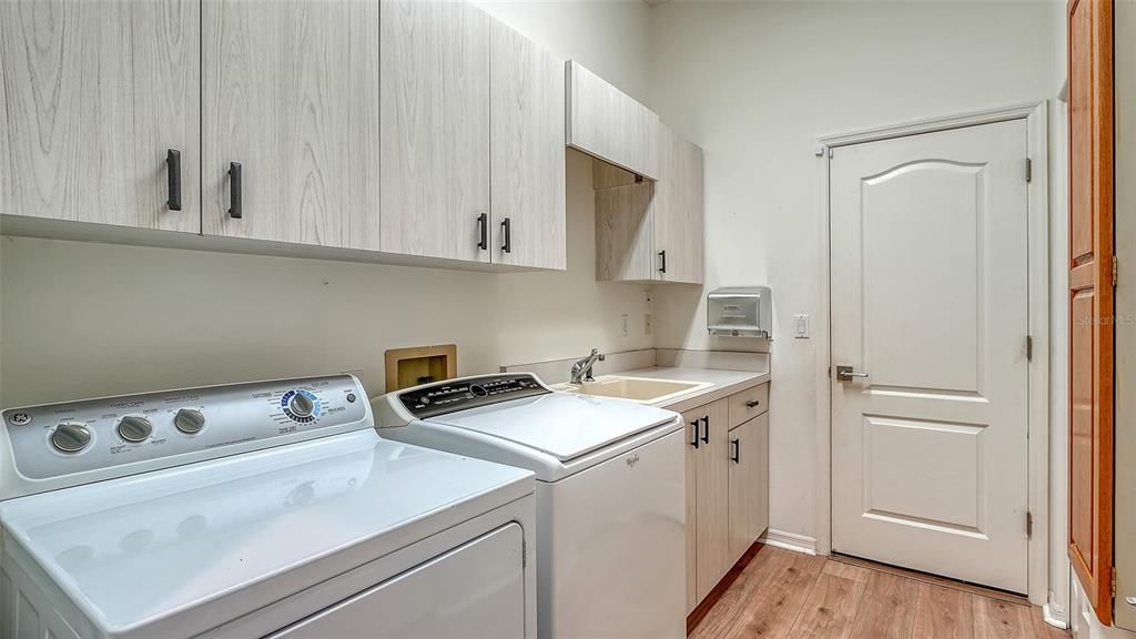 En Venta: $775,000 (4 camas, 3 baños, 2623 Pies cuadrados)