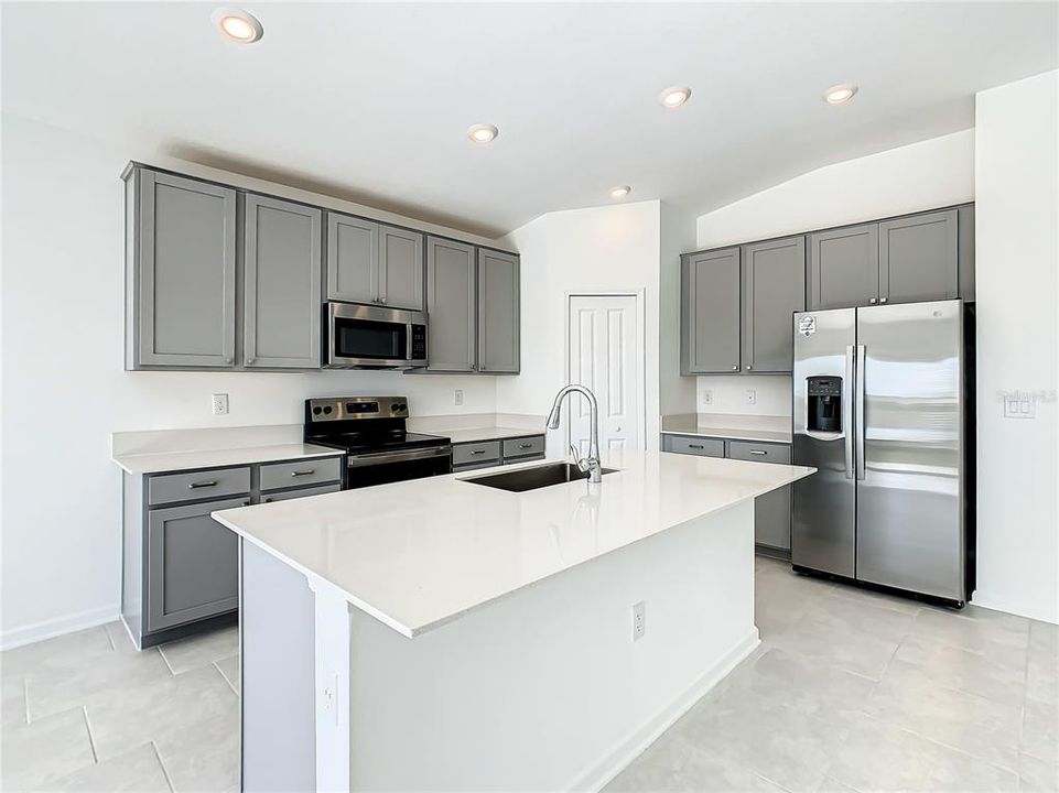 For Rent: $2,300 (4 beds, 2 baths, 1936 Square Feet)