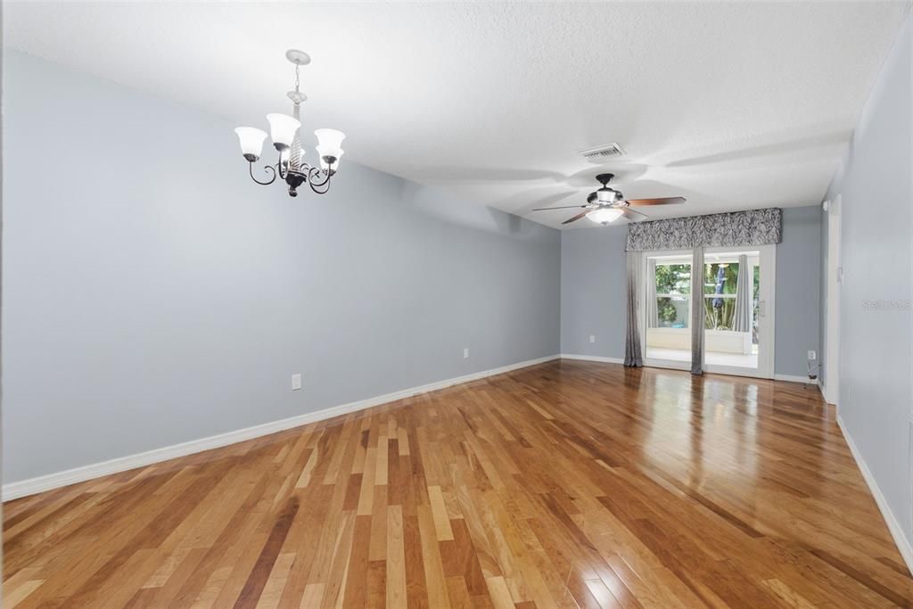 En Venta: $199,000 (2 camas, 2 baños, 900 Pies cuadrados)