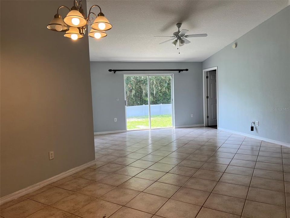 En Venta: $309,900 (4 camas, 2 baños, 1507 Pies cuadrados)