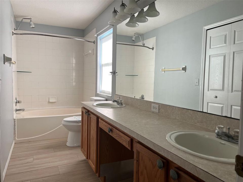 En Venta: $309,900 (4 camas, 2 baños, 1507 Pies cuadrados)