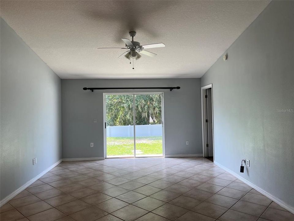 En Venta: $309,900 (4 camas, 2 baños, 1507 Pies cuadrados)
