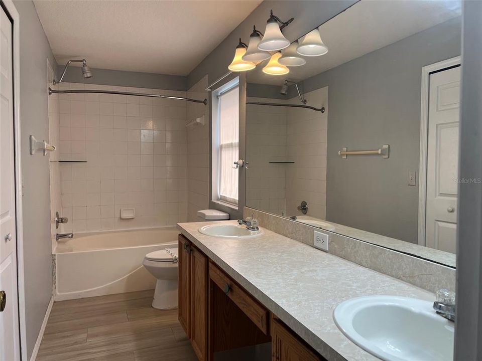 En Venta: $309,900 (4 camas, 2 baños, 1507 Pies cuadrados)