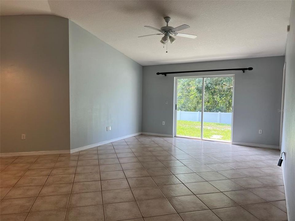 En Venta: $309,900 (4 camas, 2 baños, 1507 Pies cuadrados)