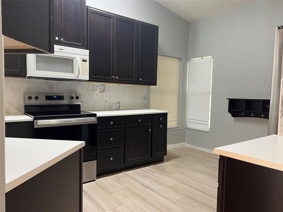 En Venta: $309,900 (4 camas, 2 baños, 1507 Pies cuadrados)