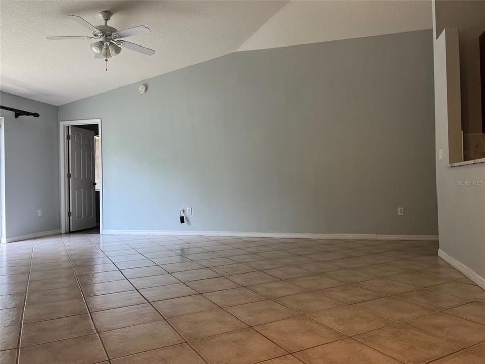 En Venta: $309,900 (4 camas, 2 baños, 1507 Pies cuadrados)