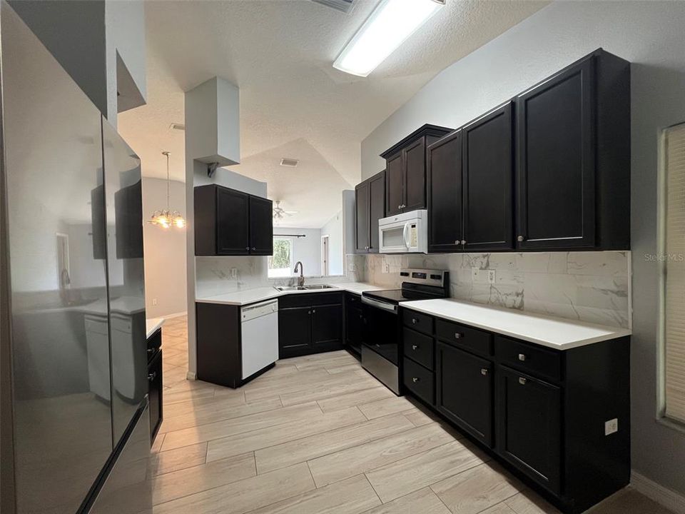 En Venta: $309,900 (4 camas, 2 baños, 1507 Pies cuadrados)