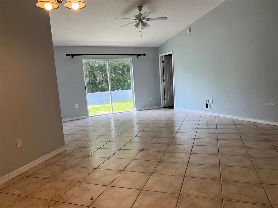 En Venta: $309,900 (4 camas, 2 baños, 1507 Pies cuadrados)
