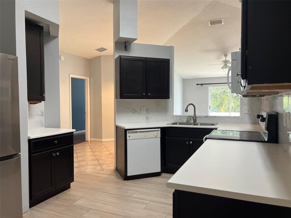 En Venta: $309,900 (4 camas, 2 baños, 1507 Pies cuadrados)