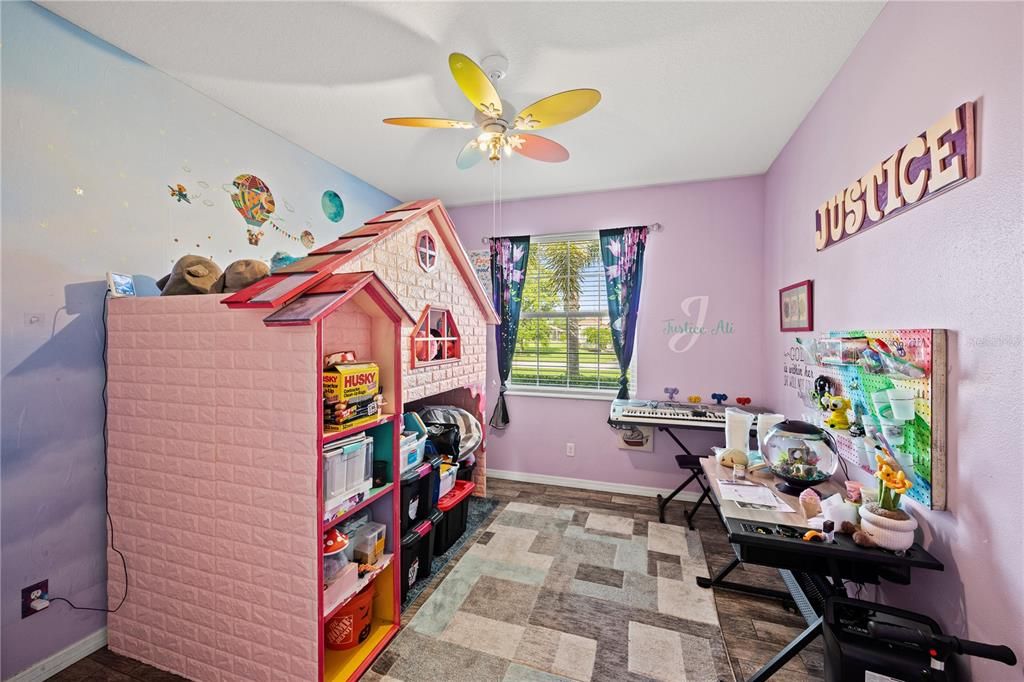 For Sale: $525,000 (3 beds, 2 baths, 1602 Square Feet)