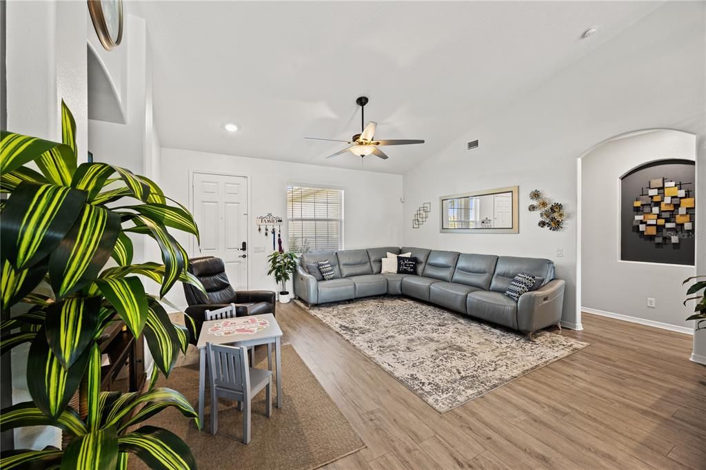 For Sale: $525,000 (3 beds, 2 baths, 1602 Square Feet)
