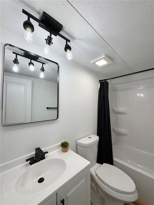 For Sale: $239,900 (3 beds, 2 baths, 1104 Square Feet)