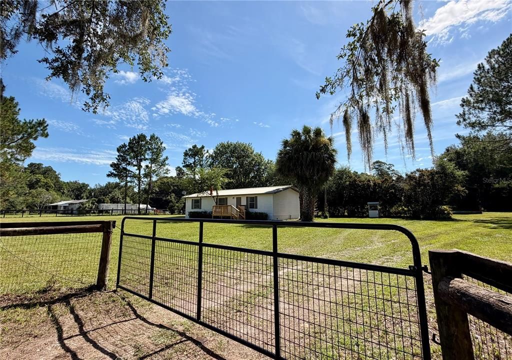 For Sale: $239,900 (3 beds, 2 baths, 1104 Square Feet)