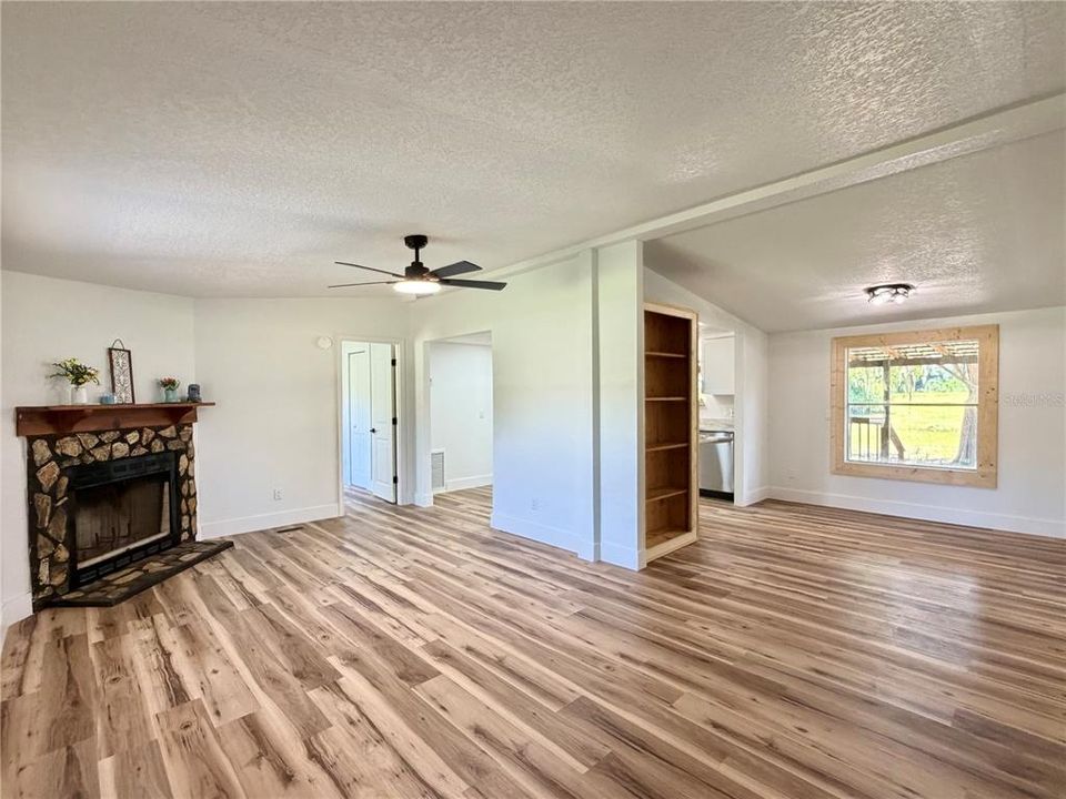 For Sale: $239,900 (3 beds, 2 baths, 1104 Square Feet)