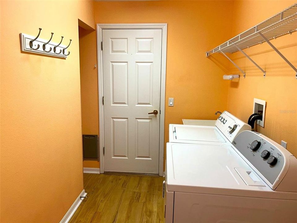 На продажу: $275,000 (3 спален, 2 ванн, 1862 Квадратных фут)