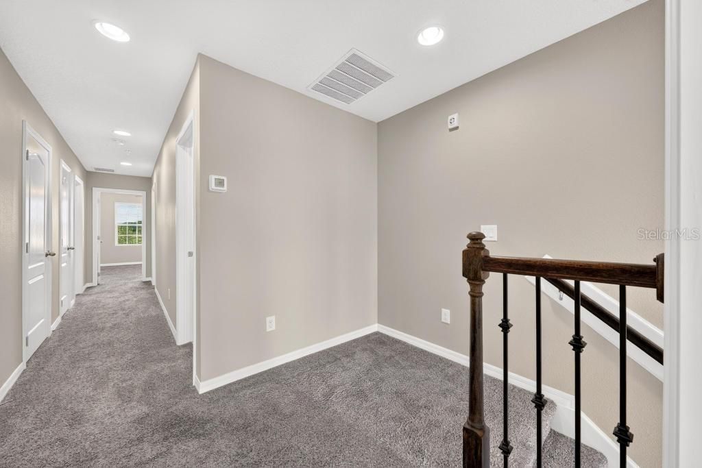 En Venta: $379,600 (3 camas, 3 baños, 1944 Pies cuadrados)