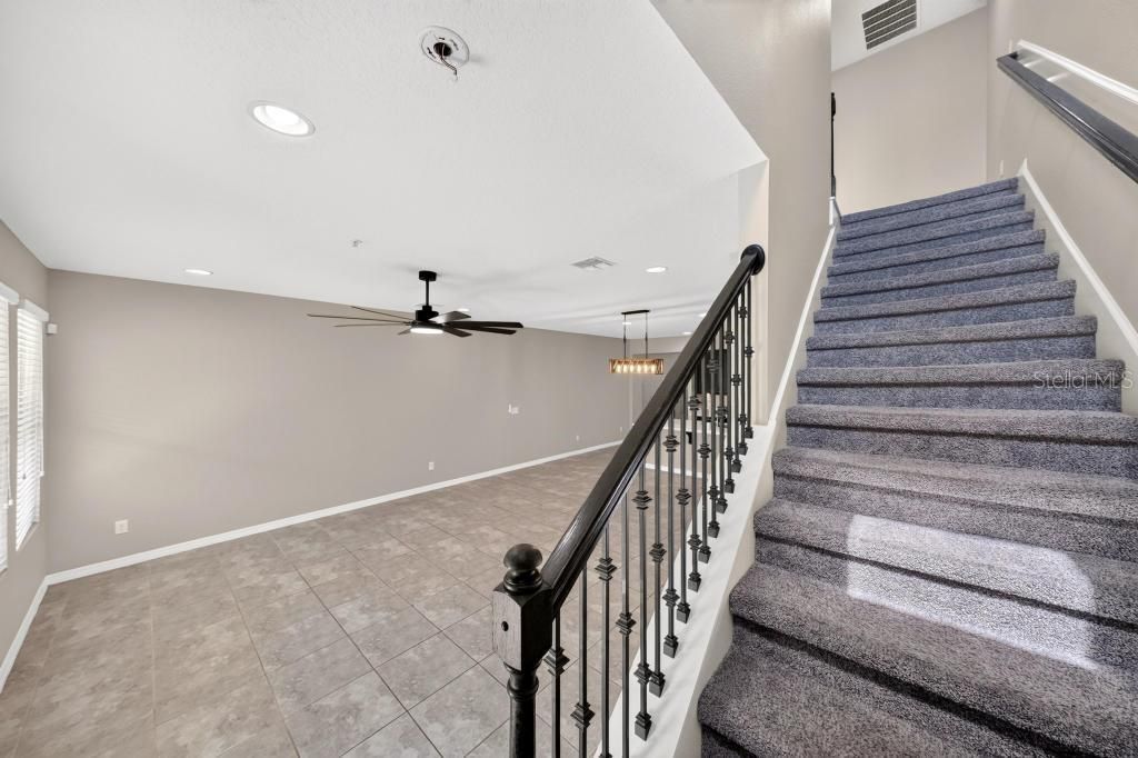 En Venta: $379,600 (3 camas, 3 baños, 1944 Pies cuadrados)