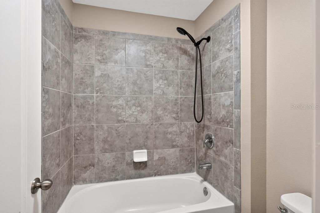 En Venta: $379,600 (3 camas, 3 baños, 1944 Pies cuadrados)