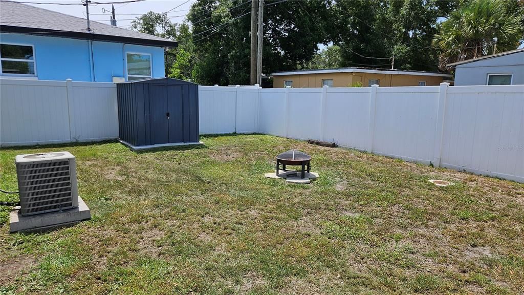 For Sale: $215,000 (2 beds, 1 baths, 720 Square Feet)