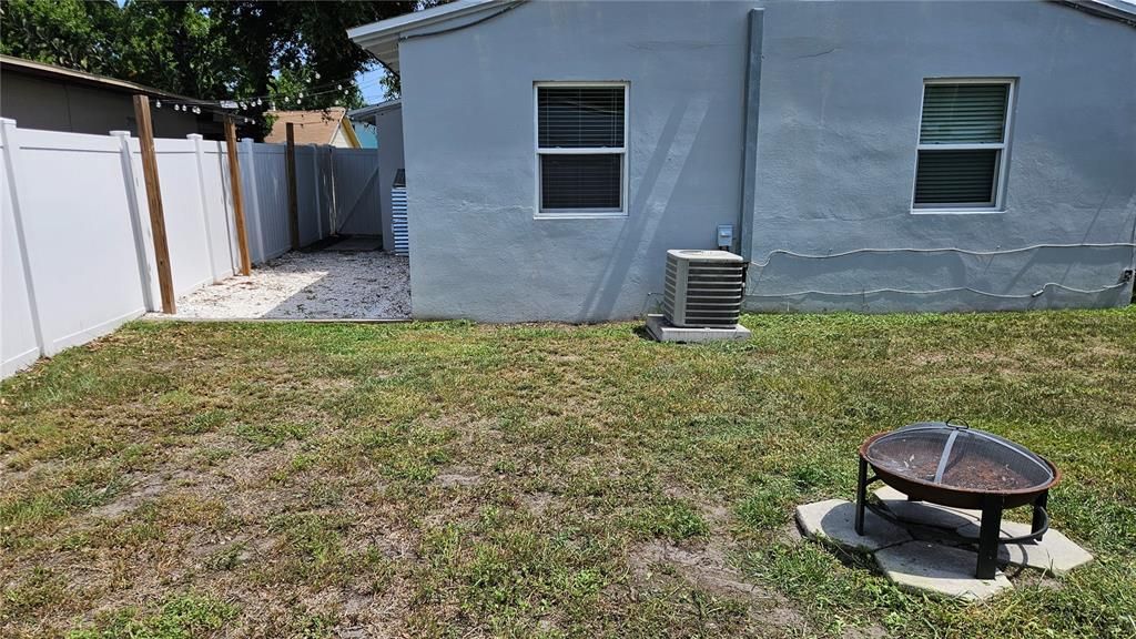 For Sale: $215,000 (2 beds, 1 baths, 720 Square Feet)