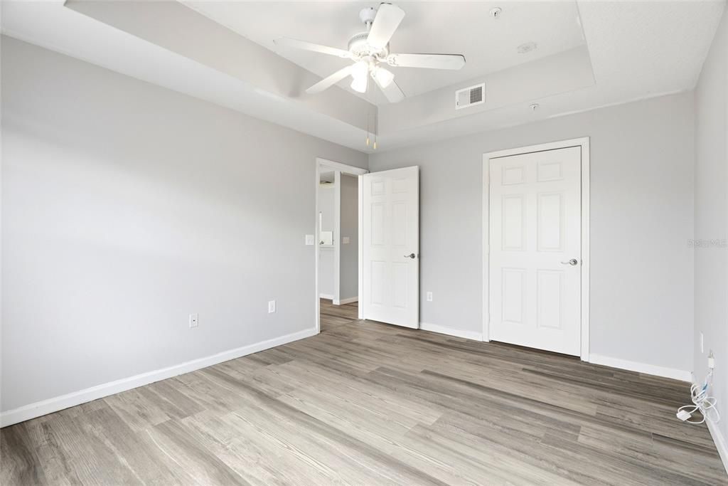 For Sale: $575,000 (2 beds, 2 baths, 938 Square Feet)