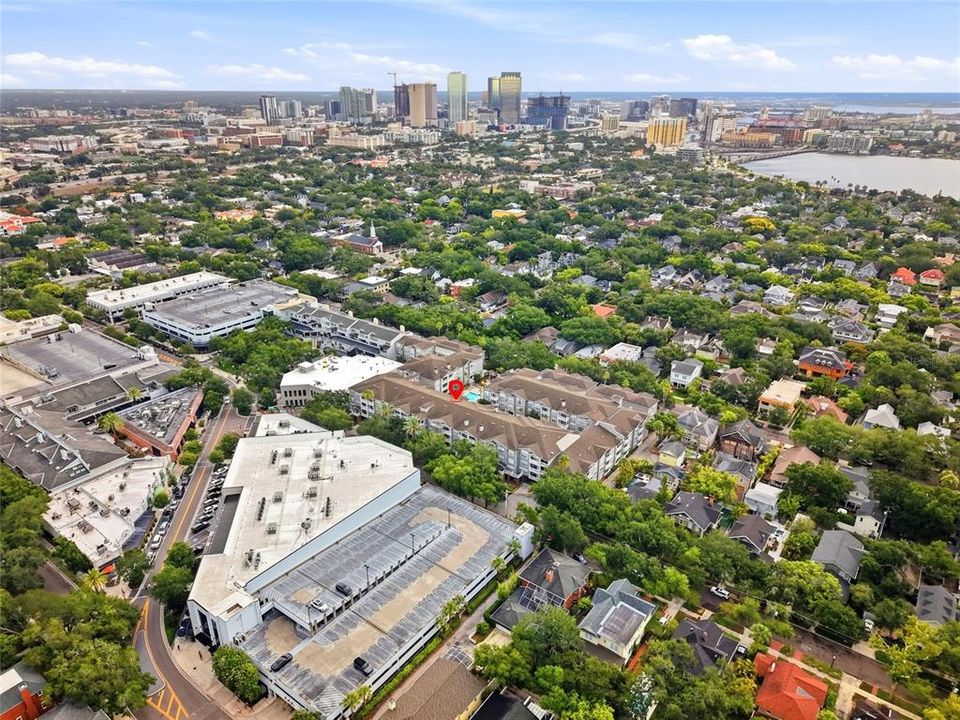 For Sale: $575,000 (2 beds, 2 baths, 938 Square Feet)