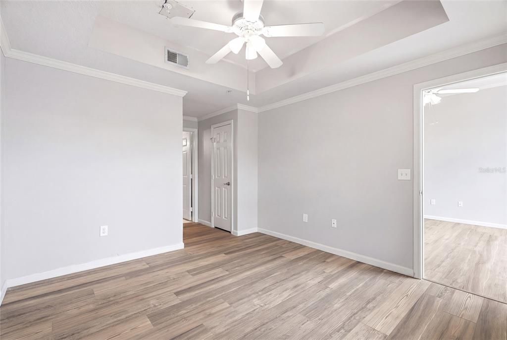 For Sale: $575,000 (2 beds, 2 baths, 938 Square Feet)