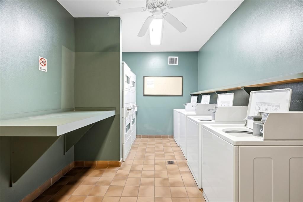 For Sale: $575,000 (2 beds, 2 baths, 938 Square Feet)