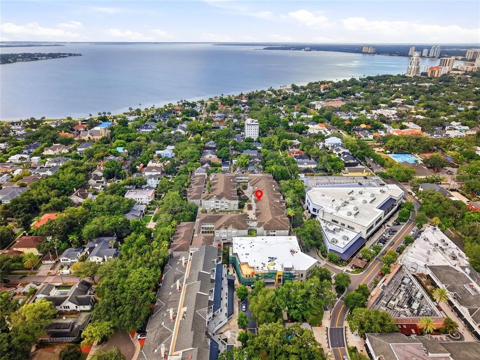 For Sale: $575,000 (2 beds, 2 baths, 938 Square Feet)