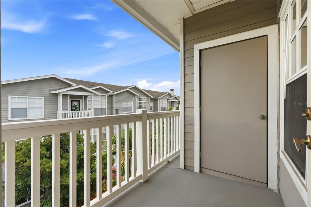 For Sale: $575,000 (2 beds, 2 baths, 938 Square Feet)