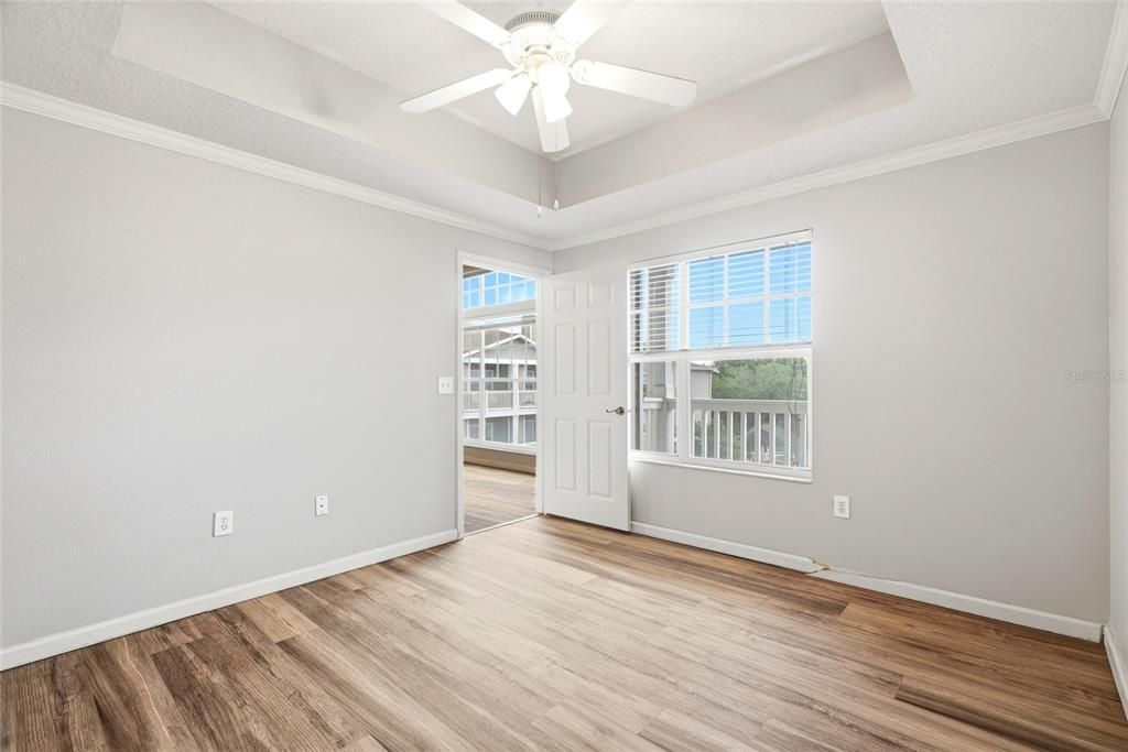 For Sale: $575,000 (2 beds, 2 baths, 938 Square Feet)