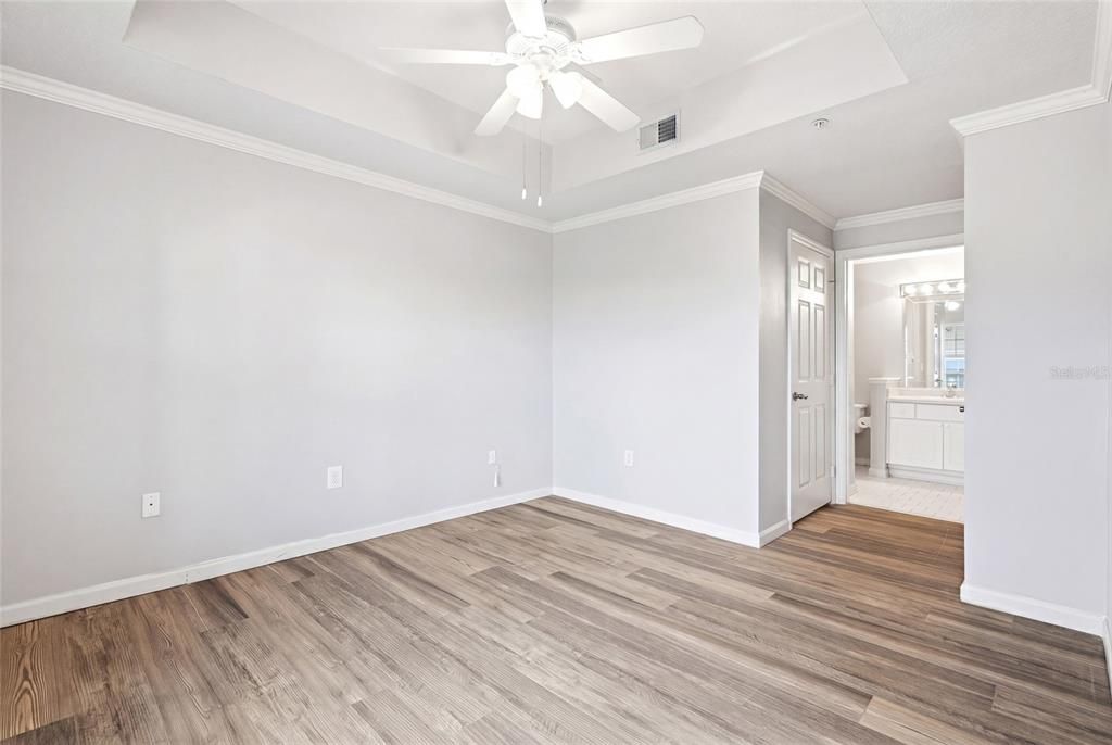 For Sale: $575,000 (2 beds, 2 baths, 938 Square Feet)