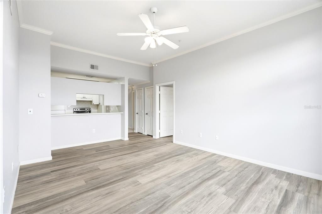 For Sale: $575,000 (2 beds, 2 baths, 938 Square Feet)