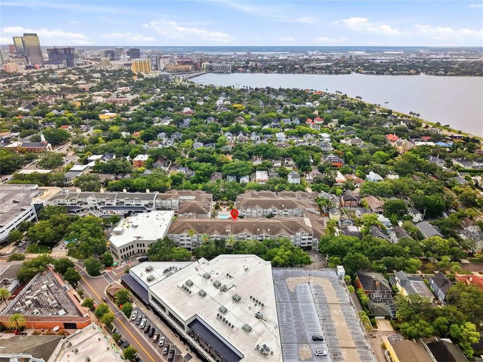 For Sale: $575,000 (2 beds, 2 baths, 938 Square Feet)