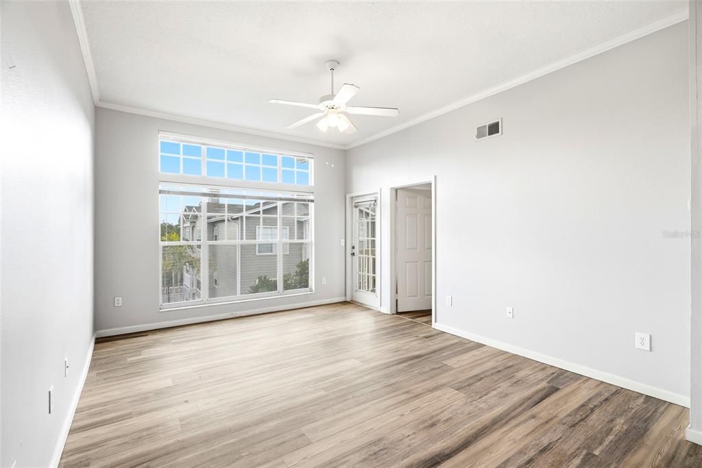 For Sale: $575,000 (2 beds, 2 baths, 938 Square Feet)