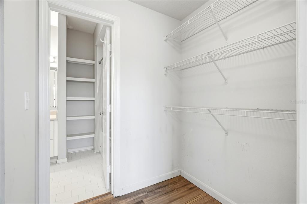 For Sale: $575,000 (2 beds, 2 baths, 938 Square Feet)