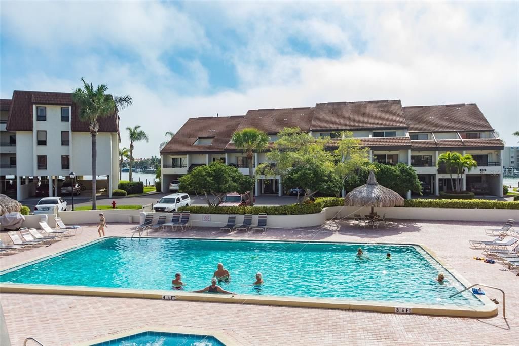 For Rent: $3,300 (2 beds, 2 baths, 1040 Square Feet)