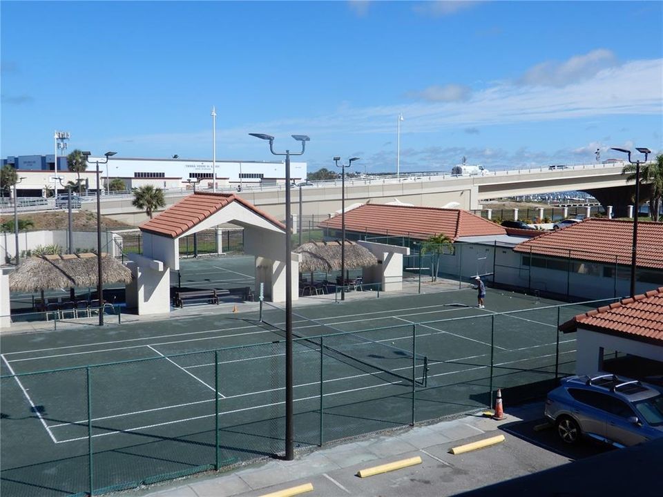 For Rent: $3,300 (2 beds, 2 baths, 1040 Square Feet)