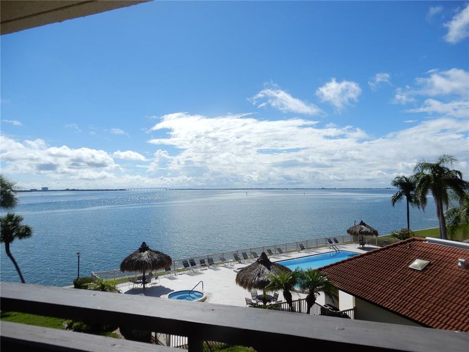 For Rent: $3,300 (2 beds, 2 baths, 1040 Square Feet)