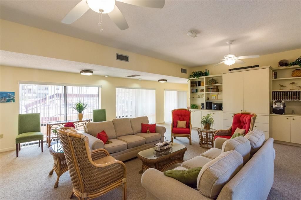 For Rent: $3,300 (2 beds, 2 baths, 1040 Square Feet)