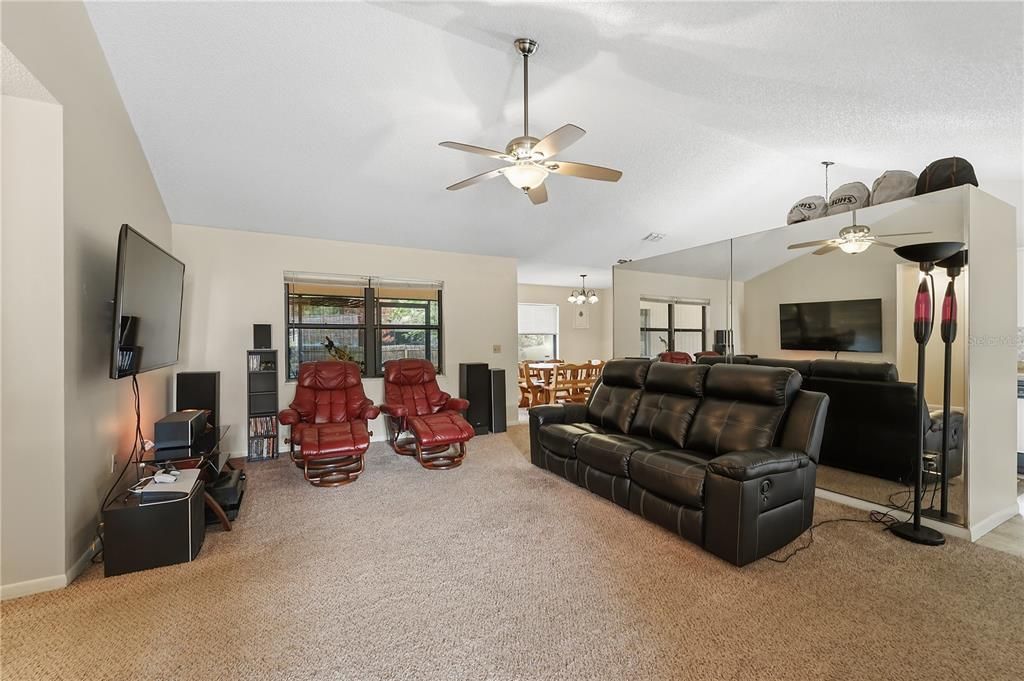 For Sale: $245,000 (2 beds, 2 baths, 1262 Square Feet)
