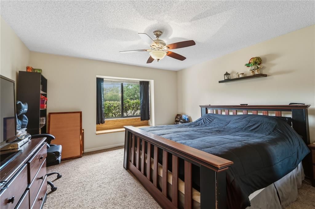 For Sale: $245,000 (2 beds, 2 baths, 1262 Square Feet)