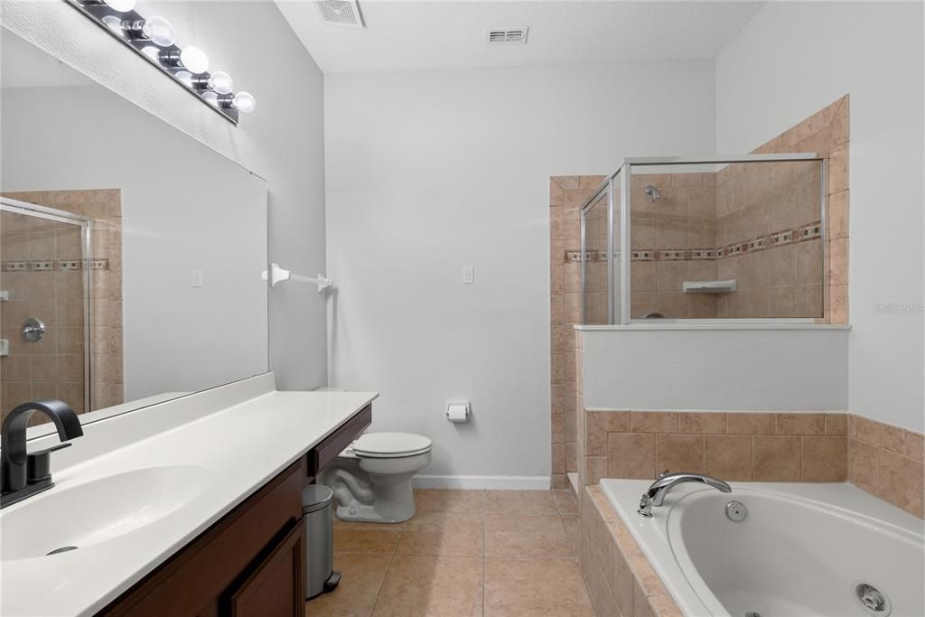 En Venta: $390,000 (4 camas, 2 baños, 1900 Pies cuadrados)