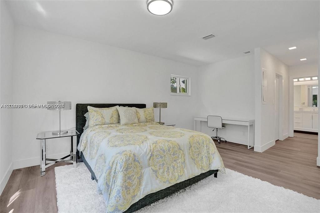 В аренду: $8,500 (3 спален, 2 ванн, 2330 Квадратных фут)