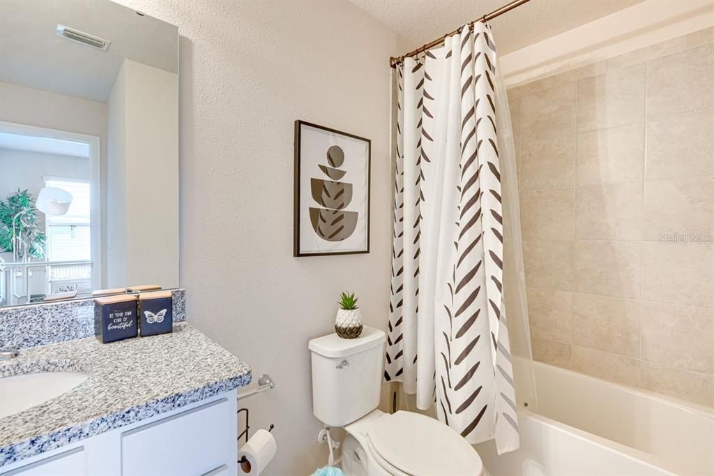 For Rent: $2,995 (3 beds, 2 baths, 1818 Square Feet)