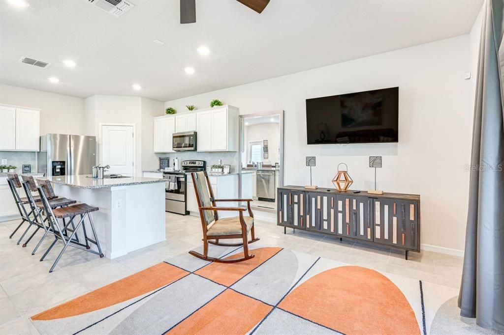 For Rent: $2,995 (3 beds, 2 baths, 1818 Square Feet)