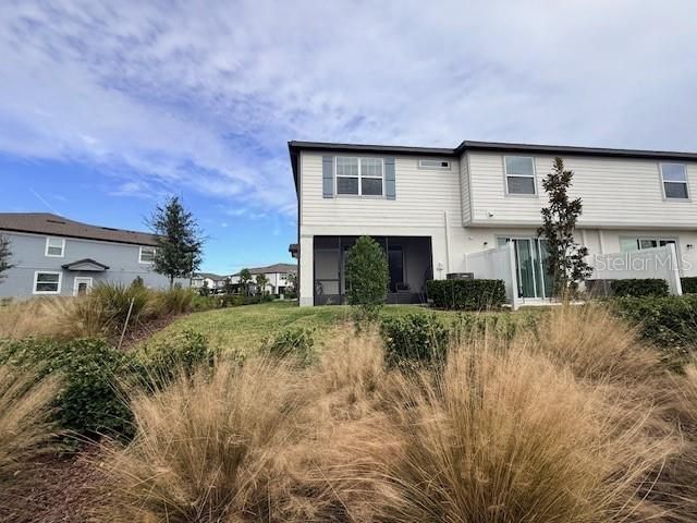 For Rent: $2,995 (3 beds, 2 baths, 1818 Square Feet)