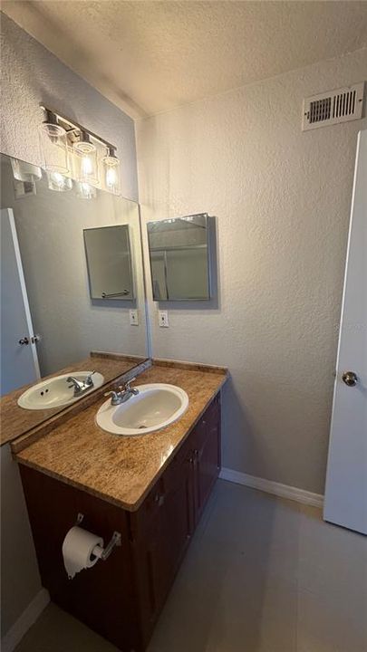 For Rent: $1,800 (2 beds, 2 baths, 1107 Square Feet)
